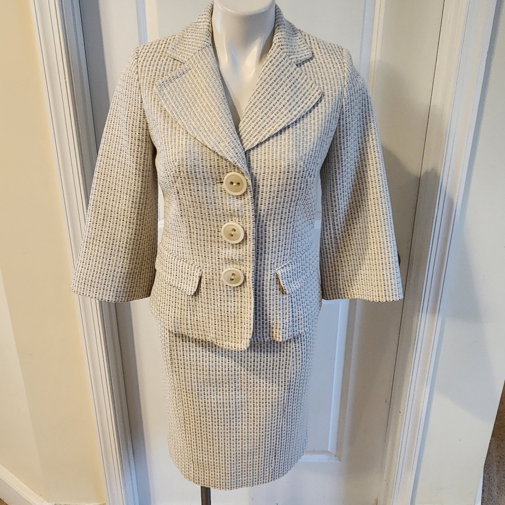 Stunning Etcetera skirt suit: skirt size 4, jacket size 2